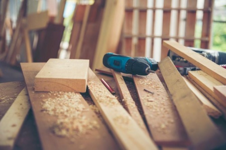 Comment choisir un artisan menuisier qualifié pour vos projets sur mesure ?